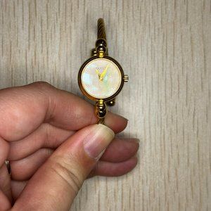 Vintage GUCCI Mother-of-Pearl Quartz Watch Timepiece